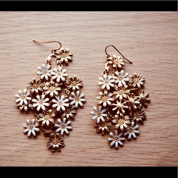 Daisy Dangling Earrings - 